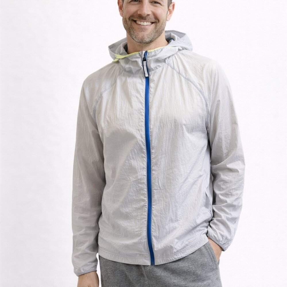 UNIQLO Men’s Lightweight Hooded Jacket Size Small Water Resistant